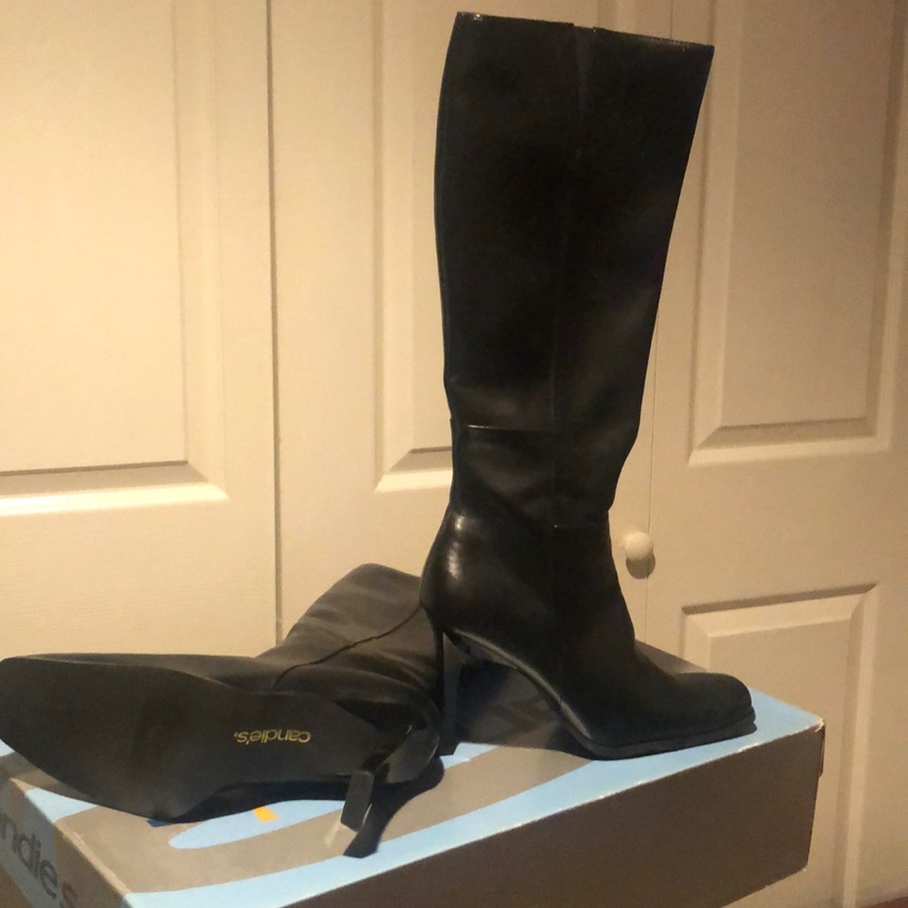 📌MAKE ME AN OFFER.. cleaning out my closets..Candies tall boots new never worn